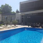 Отель Doris